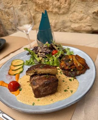 Pièce de bœuf sauce cèpes pommes sarladaises
