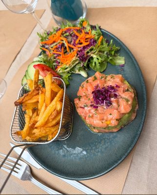 Tartare de saumon avocat frites maison, Le Malraux